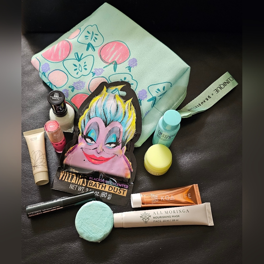 Clinique Beauty Set with Colorful Pouch New In Package 11 Items